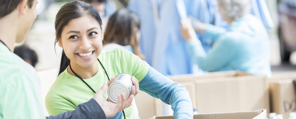 teens and young children volunteering over the holidays