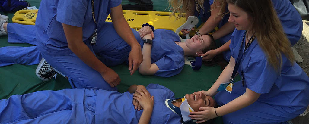 Students practicing emergency nursing
