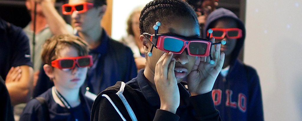 Students use virtual reality and NYLF Explore Stem Alumni